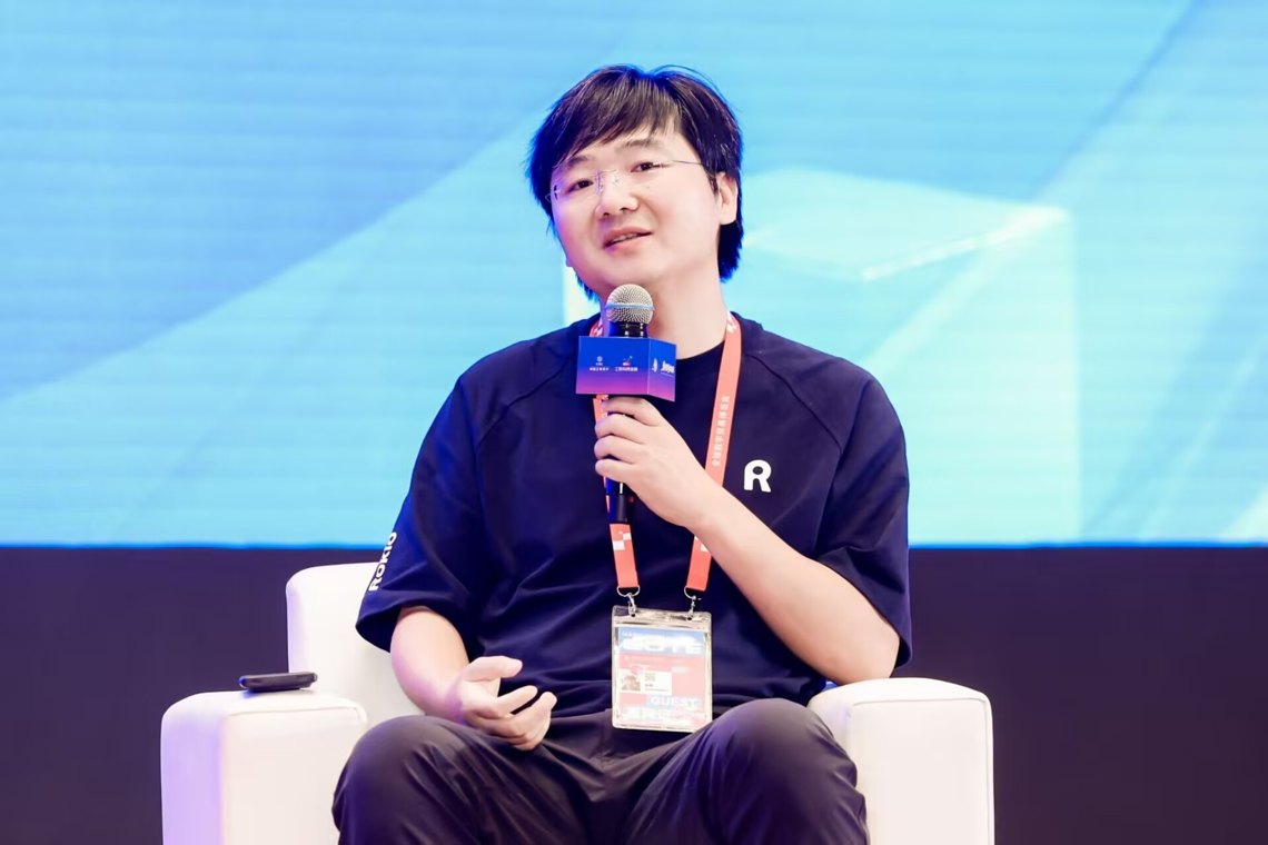 专访灵伴科技副总裁宓群:乐见技术路线之争 带屏显的AI眼镜已步入消费级时代
